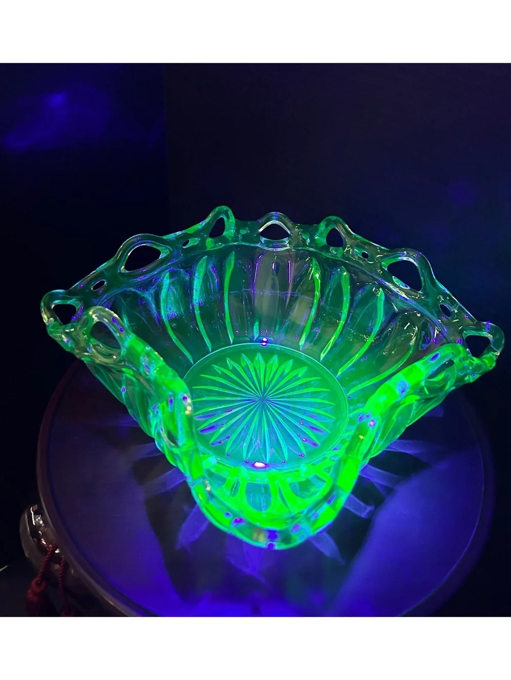 Fostoria Green Uranium Colonial Prism Square Centerpiece Bowl